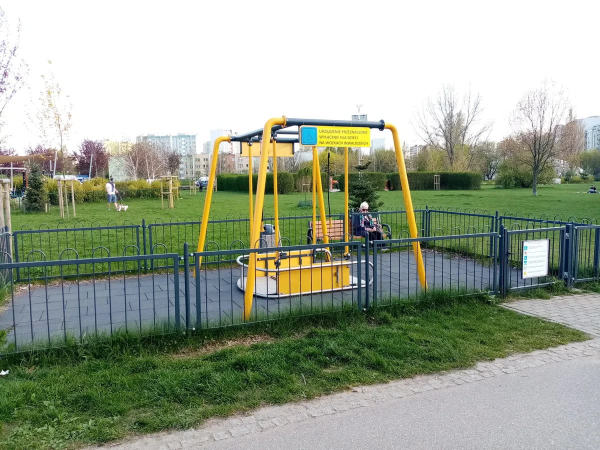 Plac zabaw w Parku Górczewska zdjęcie